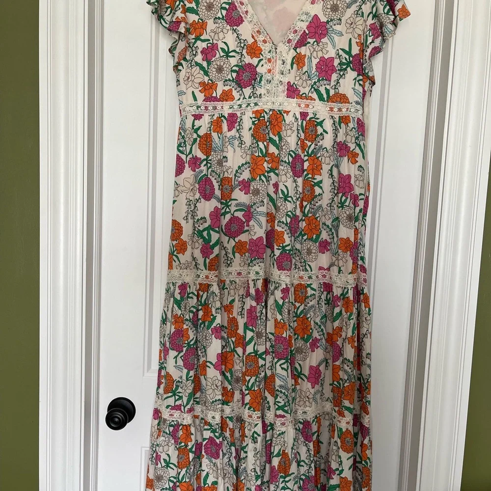 Floral V-Neck Maxi Dress - Picture 6 of 8